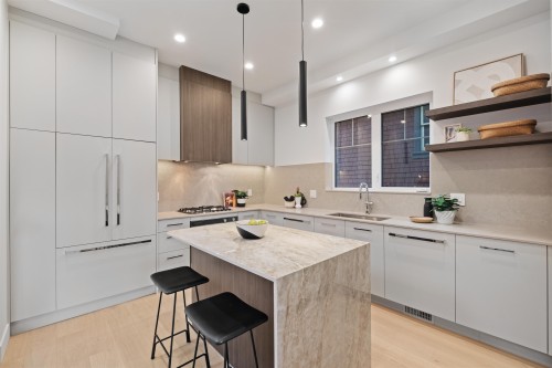 2238 5Th Avenue E, Vancouver, BC 
