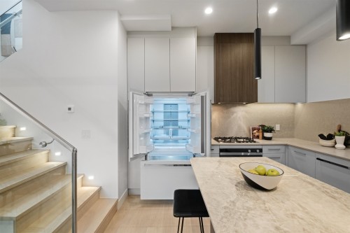 2238 5Th Avenue E, Vancouver, BC 