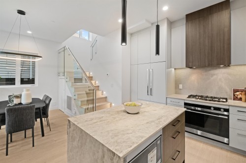 2238 5Th Avenue E, Vancouver, BC 