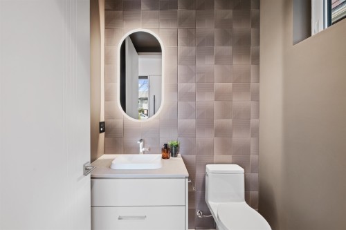 2238 5Th Avenue E, Vancouver, BC 