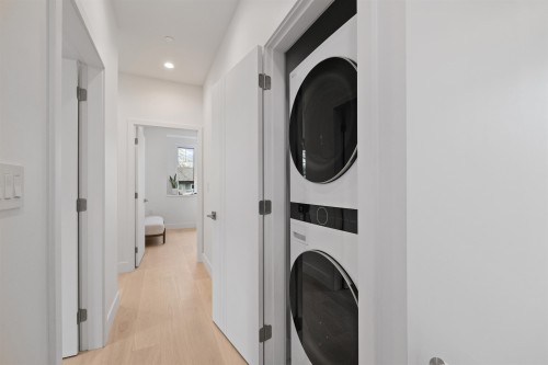 2238 5Th Avenue E, Vancouver, BC 