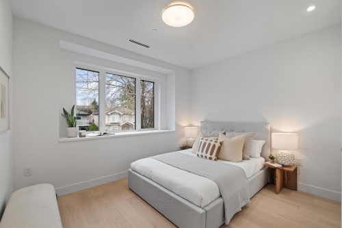 2238 5Th Avenue E, Vancouver, BC 