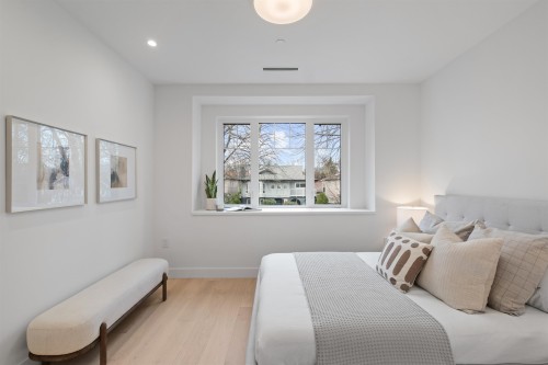 2238 5Th Avenue E, Vancouver, BC 