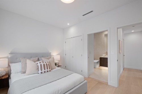 2238 5Th Avenue E, Vancouver, BC 