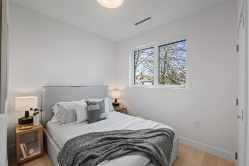 2238 5Th Avenue E, Vancouver, BC 