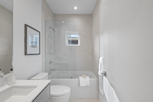 2238 5Th Avenue E, Vancouver, BC 