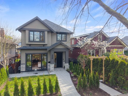 2238 5Th Avenue E, Vancouver, BC 