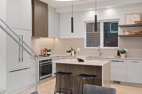 2238 5Th Avenue E, Vancouver, BC 