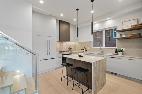 2238 5Th Avenue E, Vancouver, BC 