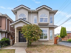 5323 Dumfries Street  Vancouver, BC V5P 3A3