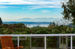 647 Blueridge Avenue  North Vancouver, BC V7R 2J4