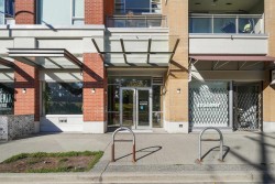 715-221 Union Street  Vancouver, BC V6A 0B4