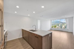 2206-3100 Windsor Gate  Coquitlam, BC V3B 0P3