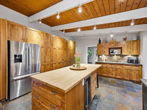 837 Wildwood Place, West Vancouver, BC 