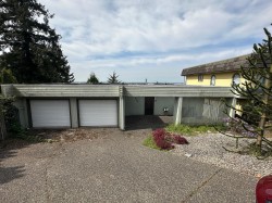 924 London Place New Westminster, BC V3M 4Z6