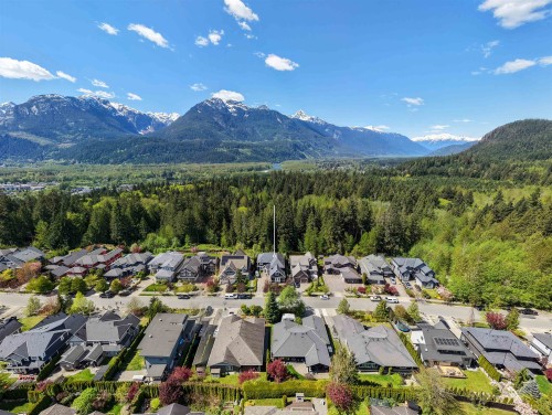1012 Jay Crescent, Squamish, BC 