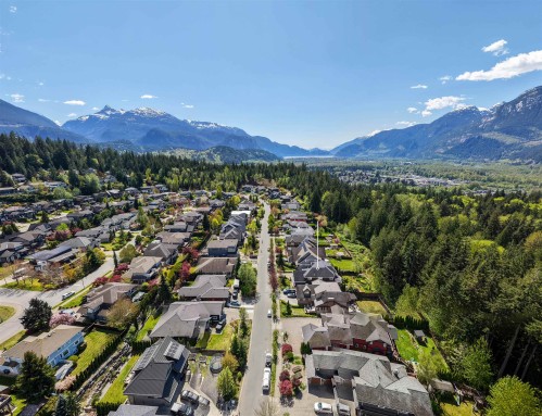 1012 Jay Crescent, Squamish, BC 