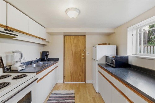 706 24Th Avenue W, Vancouver, BC 