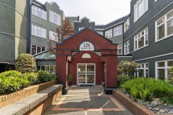 419-121 29th Street W North Vancouver, BC V7N 4L6