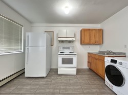 Main-4502 Nanaimo Street Vancouver, BC V5N 5J4
