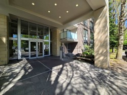 810-3663 Crowley Drive  Vancouver, BC V5R 6H4
