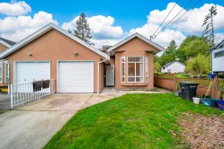 7431 14th Avenue Burnaby, BC V3N 1Z8