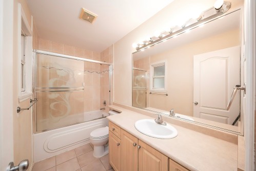 7431 14Th Avenue, Burnaby, BC 