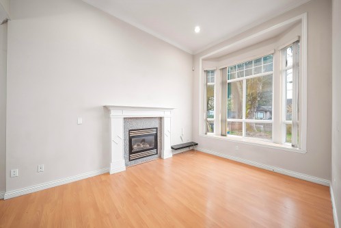 7431 14Th Avenue, Burnaby, BC 