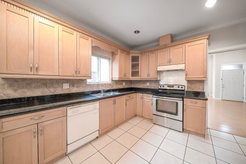 7431 14Th Avenue, Burnaby, BC 