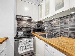 1205-1250 Burnaby Street Vancouver, BC V6E 1P5