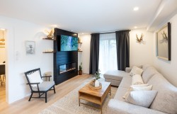 100-2021 Karen Crescent Whistler, BC V8E 0H1