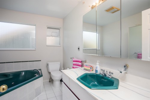 2945 12Th Avenue W, Vancouver, BC 