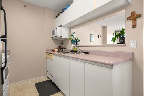 910-3489 Ascot Place, Vancouver, BC 