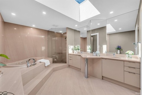 1407 Bramwell Road, West Vancouver, BC 