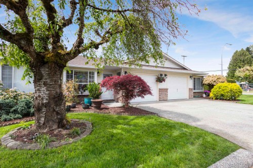 19-18960 Advent Road  Pitt Meadows, BC V3Y 2G4