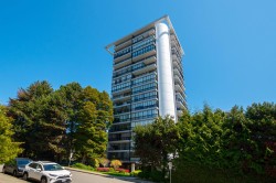 204-650 16th Street  West Vancouver, BC V7V 3R9