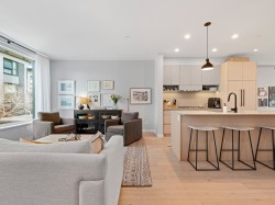 31-528 2nd Street E North Vancouver, BC V7L 0G8