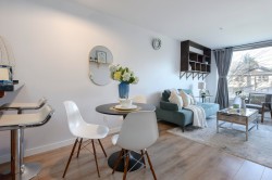 206-3089 Oak Street  Vancouver, BC V6H 2K8