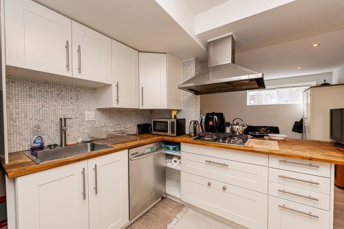 4377 Mountain Highway, North Vancouver, BC 