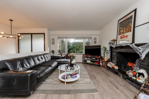 4377 Mountain Highway, North Vancouver, BC 