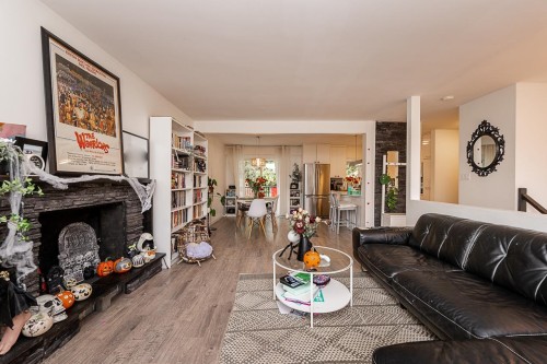 4377 Mountain Highway, North Vancouver, BC 