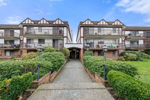 312-131 4th Street W North Vancouver, BC V7M 3C8