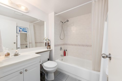 300 25Th Street E, North Vancouver, BC 