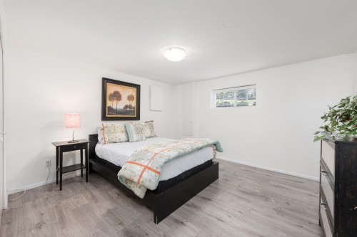 300 25Th Street E, North Vancouver, BC 