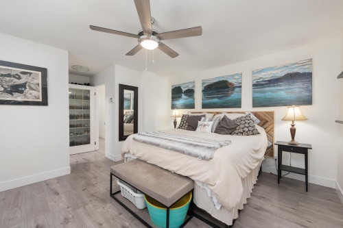 300 25Th Street E, North Vancouver, BC 