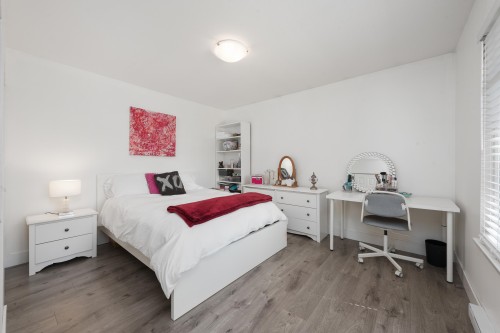 300 25Th Street E, North Vancouver, BC 