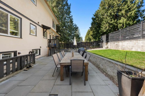 300 25Th Street E, North Vancouver, BC 