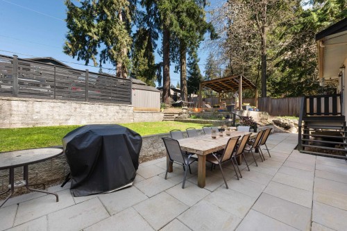 300 25Th Street E, North Vancouver, BC 