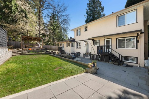 300 25Th Street E, North Vancouver, BC 