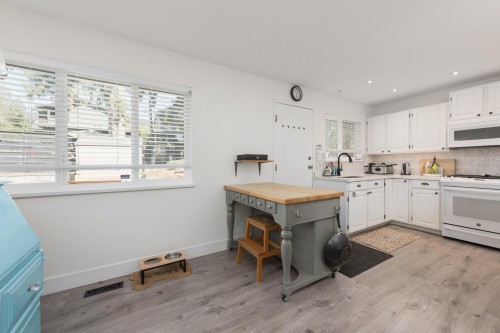 300 25Th Street E, North Vancouver, BC 